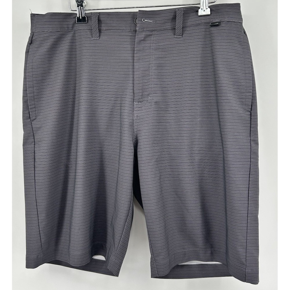 Travis Mathew Polyester Golf Shorts Gray With Black Stripes Men's Size 36